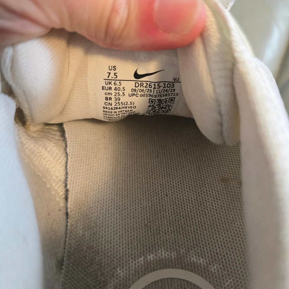 Nike Invincible 3 White Sail Mens sz 7.5 Running Shoes DR2615-103 ZoomX Flyknit‎